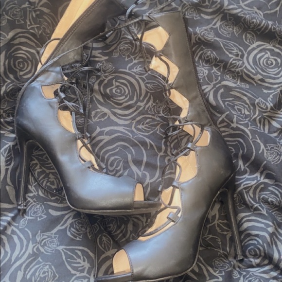 Lace up black heels - Picture 2 of 5